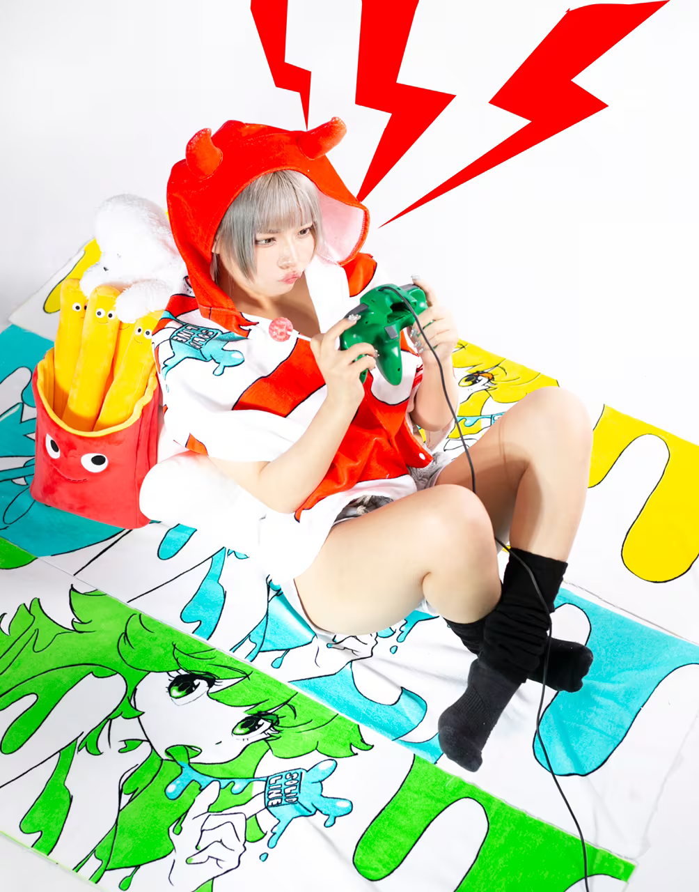 Devil Girl Eats Slime Cube Towel  [数量限定：ミニ缶バッジ付]